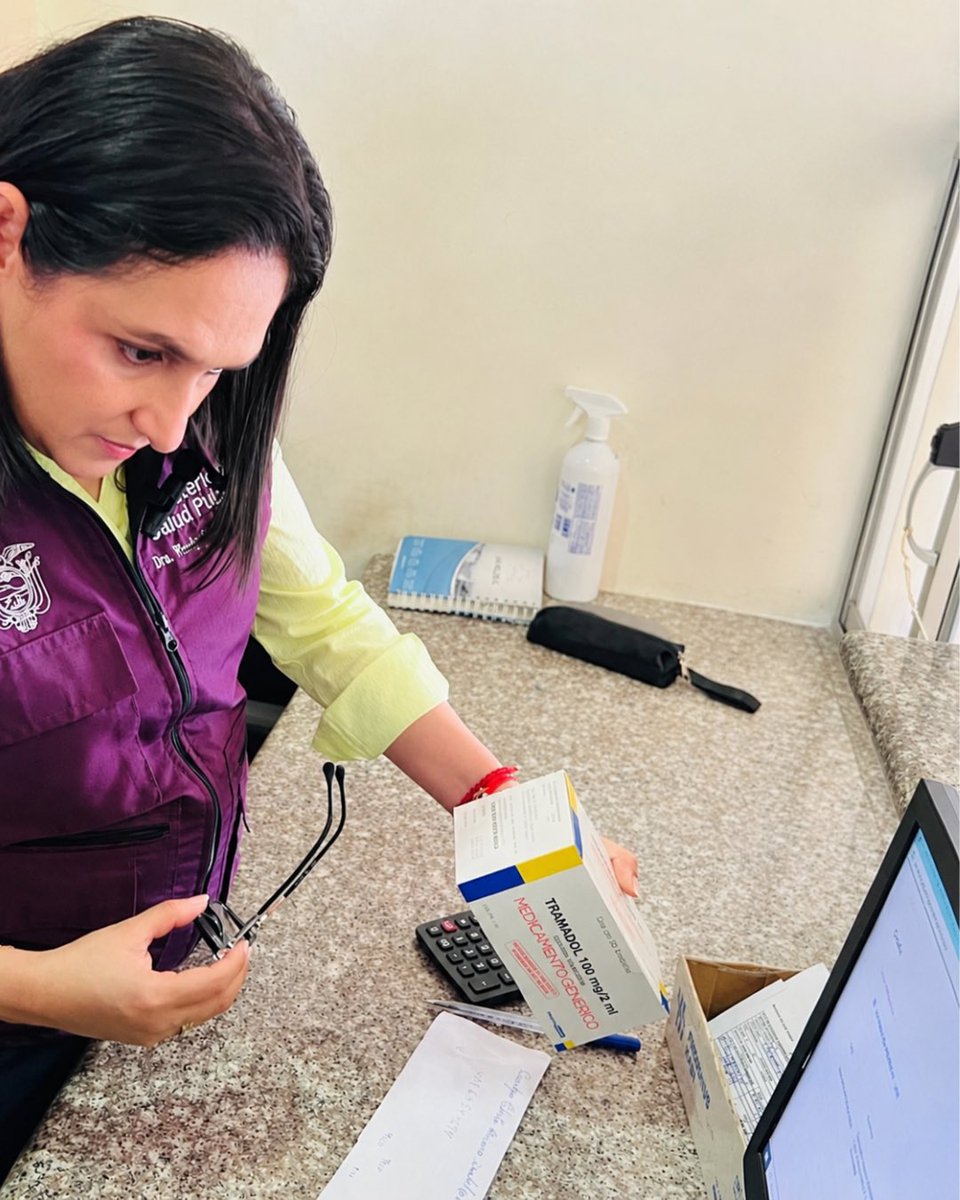 Salud_Ec's tweet photo. Más de dos millones de medicinas a 215 centros de salud y 19 hospitales de la provincia del #Guayas | Operación Salud en Territorio 🔍 

#Durán📍 | La viceministra de Gobernanza de la Salud, Dra. Wendy Gavica, recorrió el Centro de Salud Recreo 2 y las bodegas de la Dirección Provincial de Salud del Guayas, para verificar la distribución de medicamentos y la operatividad del establecimiento, disponiendo acciones concretas:

• Se distribuirán 2’601.403 unidades de medicinas a los establecimientos de salud de la provincia del Guayas.
• Incrementar el abastecimiento de medicamentos al 50% y su posterior crecimiento porcentual.
• Revisar el sistema hidrosanitario para la reparación y habilitación de los baños.
• Impermeabilizar la losa del establecimiento.
• Gestionar la adquisición de transductores para ecógrafos.

En 30 días regresará para verificar el cumplimiento de los compromisos y avances.

#DepuraciónEnSalud #SupervisiónEnTerritorio #CumplimientoProgresivo