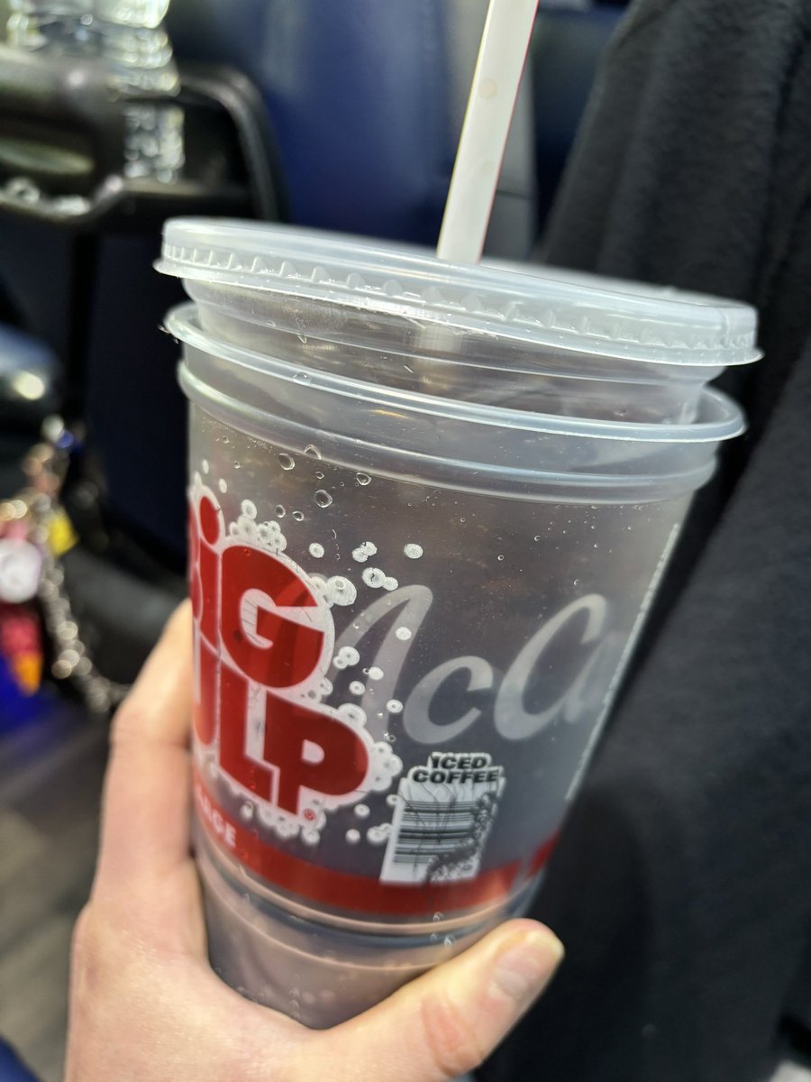 spriteezero's tweet photo. 2 bell peppers &amp; Diet Coke https://t.co/kNtw1xFVM1