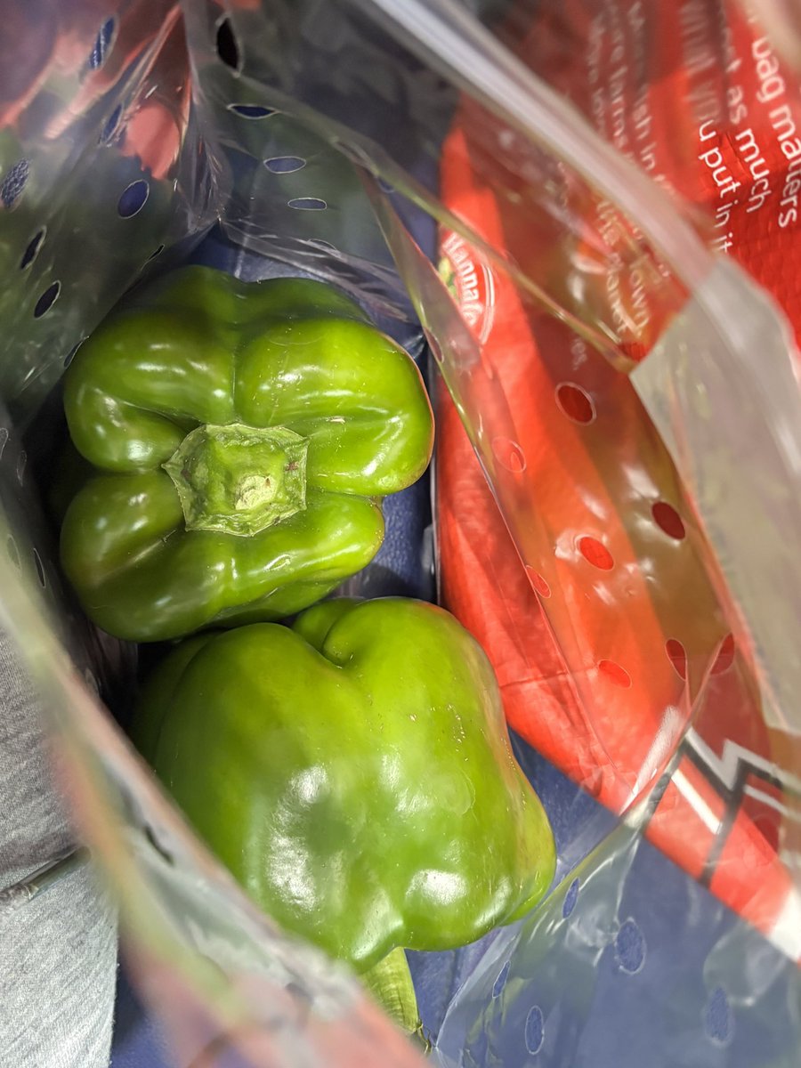 spriteezero's tweet photo. 2 bell peppers &amp; Diet Coke https://t.co/kNtw1xFVM1