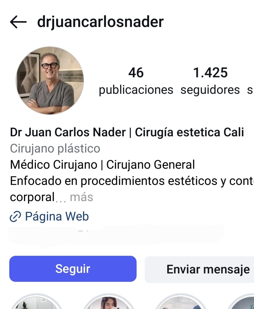MariaLeonaSan's tweet photo. Quería hacerme hacerme la misma cirugía de Maria Fernanda, pero este cirujano plástico tigreso no aparece registrado en la pagina, tal vez no les ha mandado el diploma. Que horror, estoy condenada a verme como Rosa Villavicencio. https://t.co/qFKq8z7Acr