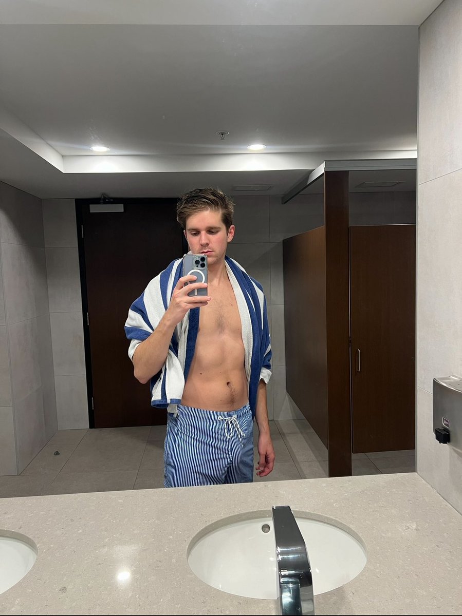 Townsendxli6's tweet photo. 💦 https://t.co/gbojZDnUPR