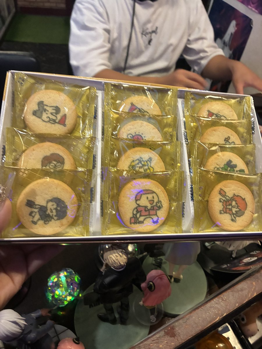 kiyo_anibako's tweet photo. 退勤‼️
今日もオープンからラストまでありがとうでした😭

沢山ゲームしてめっちゃ笑った‼️
インディアンポーカー、歌歌え、どすこい、ダウト楽しすぎた❣️
お土産もうますぎたし可愛かった🫶
明日もいます！

沢山のドリンク、ショット、延長、お土産ありがとうでした☆ https://t.co/cO5pVhTL9g