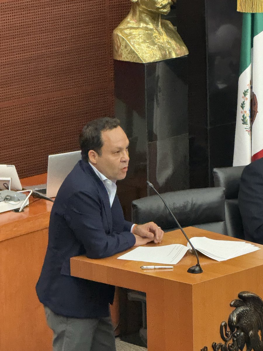 ccaballero10's tweet photo. El senador Clemente Castañeda afirma que este martes se pondrá en la mesa una propuesta de Ley para que el ascenso y descenso regrese a la Liga Mx de manera legislada y sea reinstalado por Ley.  

Mikel Arriola y Francisco Iturbide fueron invitados al foro en la cámara de senadores pero no respondieron a la invitación.