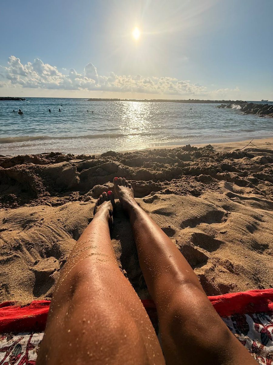brattyemmss's tweet photo. beach day and last weeke of summer🥲 https://t.co/JGHq6FZIAC
