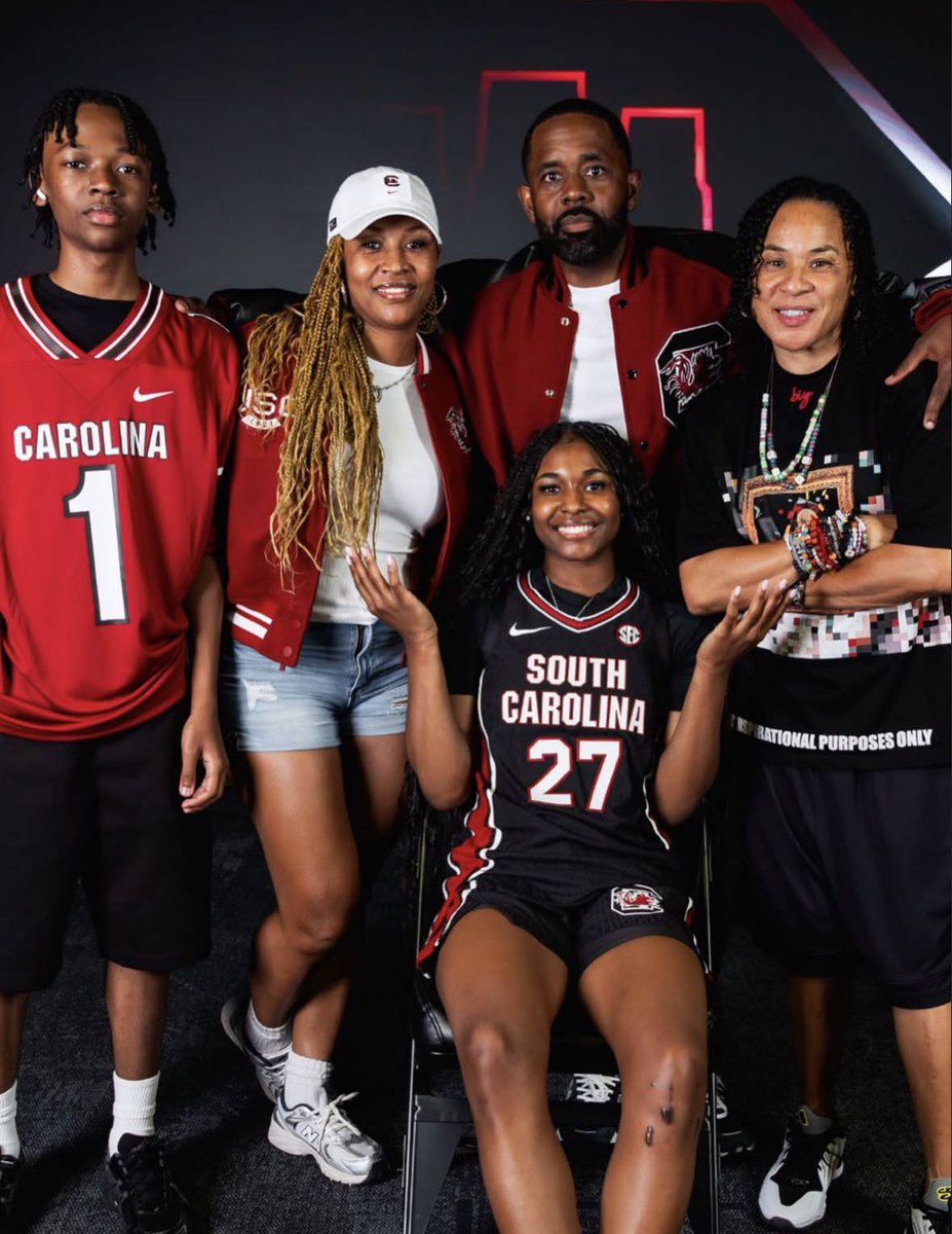 dredarealest_1x's tweet photo. Let 5⭐️ Taylor Brown know where home is 🏠 #PRO #scwbb #WeDifferentHere803

//IG:taytay_theglove https://t.co/jDq4FHjU0q