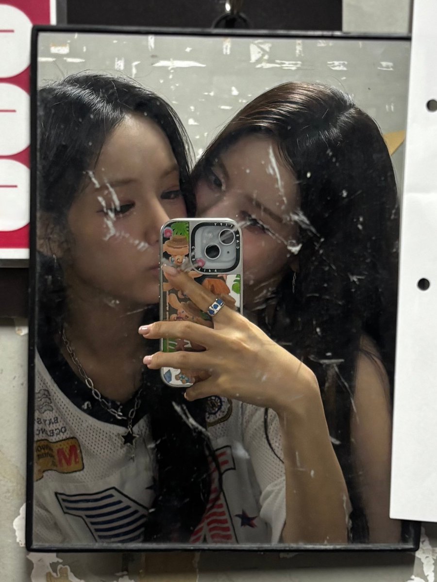 smywhudm's tweet photo. 샤방즈가 보고 싶은 4시 44분...... https://t.co/pjeg7WmZqW