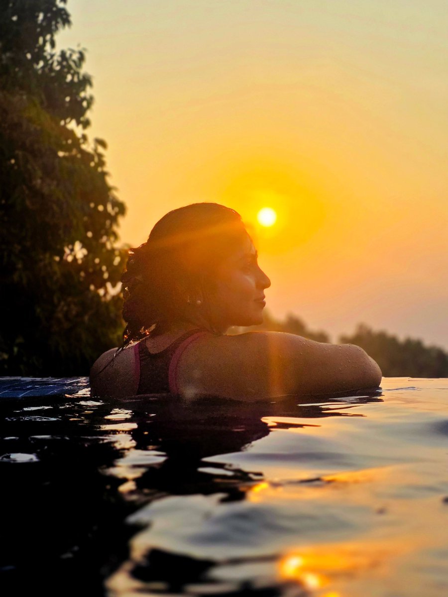 MingDobkowle's tweet photo. Sun above, calm within. Serenity found poolside. https://t.co/tYjPzdld6n