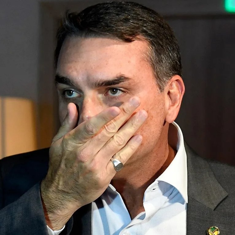 stagepopbr's tweet photo. Flávio Bolsonaro é REJEITADO por 60% DAS MULHERES, aponta levantamento BTG/Nexus. https://t.co/KfL6PV3eX1