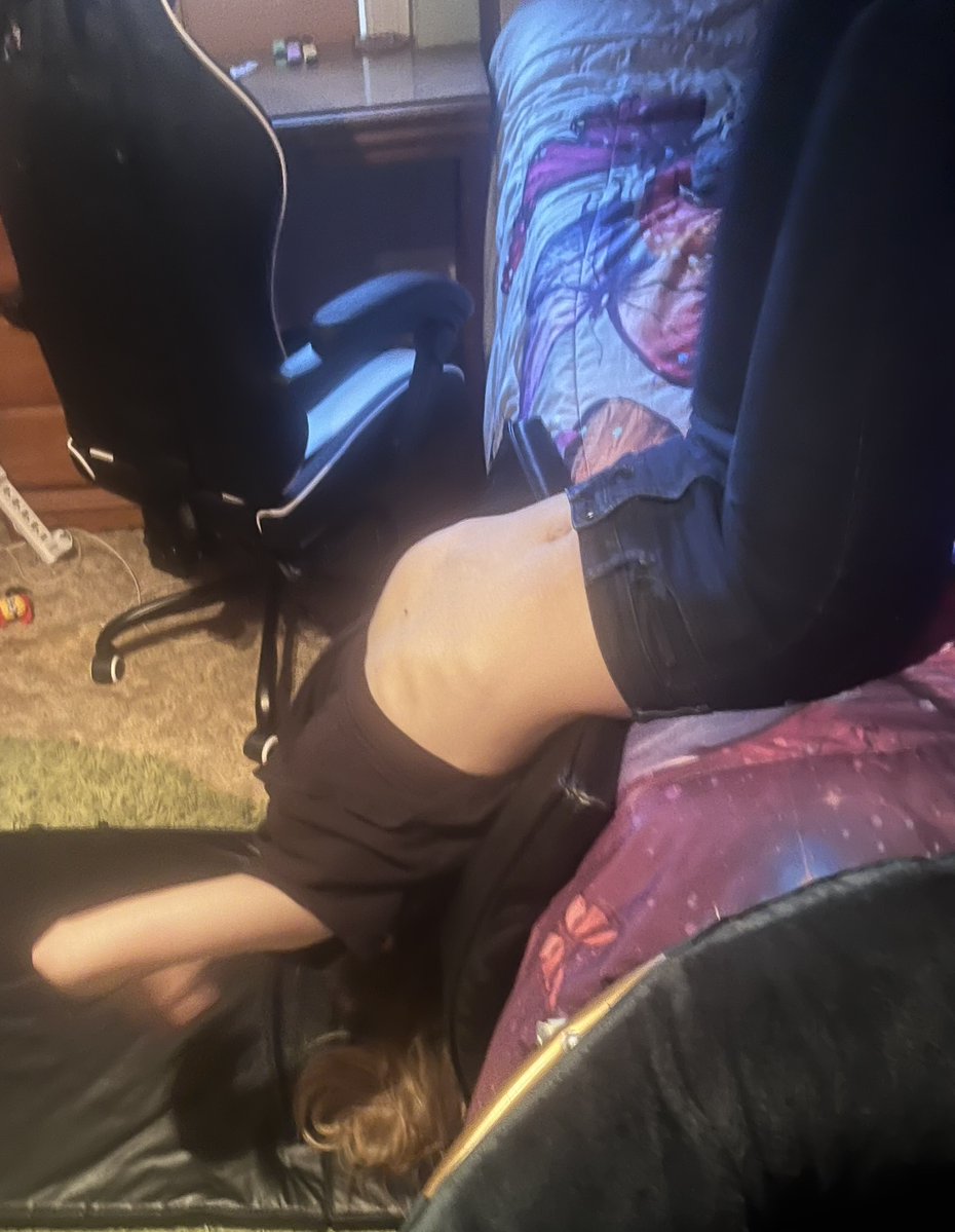 Spicymormon36's tweet photo. A follower wanted me to expose his slut sister👿Lets make her a viral webslut #webslut #candid #expose https://t.co/swqr8pDhUY