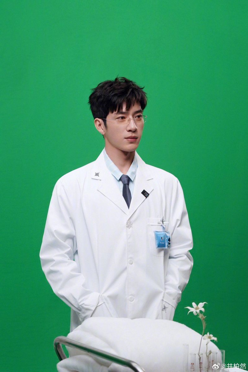 chaleenajaja's tweet photo. : คุณหมอรักษาโรคอะไรคะ
: ปรุงยาพิษ
: พิษรักชิมิคะ /ซด
 #JingBoran https://t.co/al4JIYmiAe
