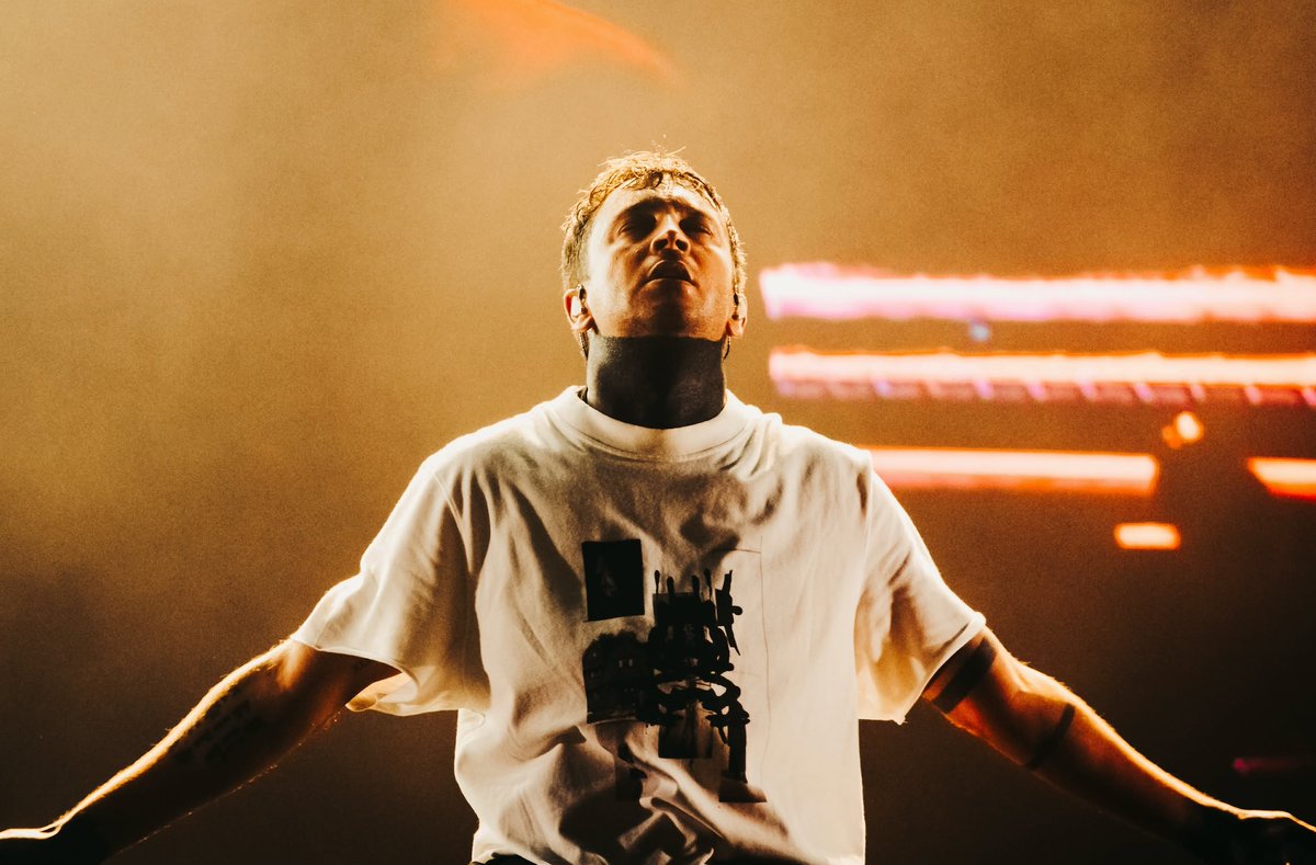TOPUPDATERS's tweet photo. Twenty One Pilots at Shaky Knees last night via earleysphoto on Instagram https://t.co/u1yrTeD3kX