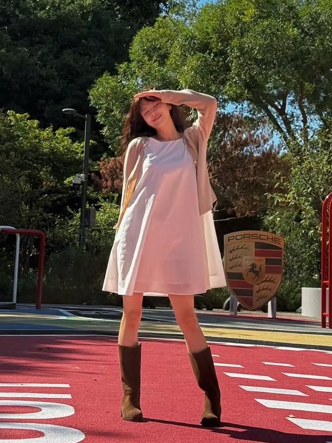 juiceyeon's tweet photo. she’s really 70% legs https://t.co/lW89IbhVZ8