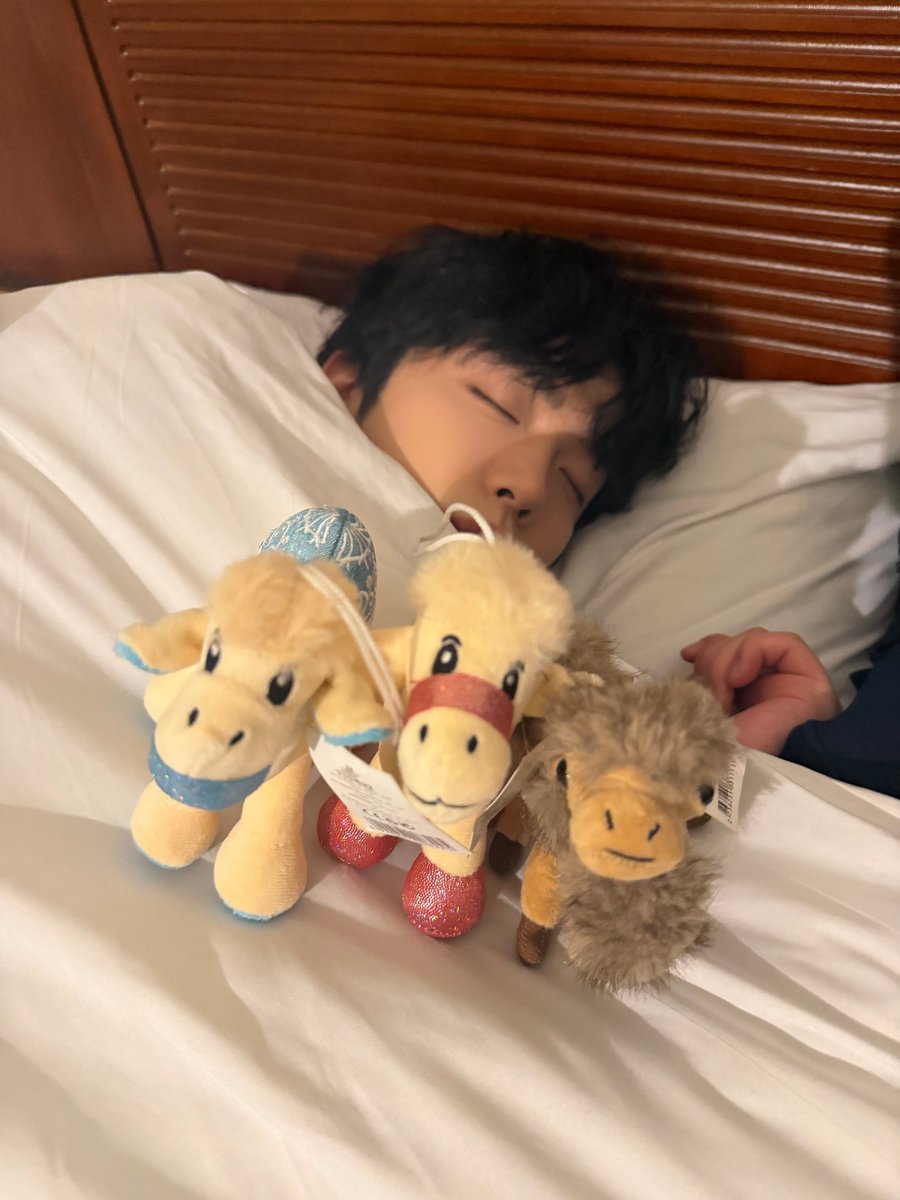 cymh_song's tweet photo. 오늘어떻게지냈을까울요한이
#요한_27번째_빛나는계절
김요한생일이지만김요한위한소원이니까
#Yohan_27thShiningSeason
오랫동안바라고바란소원간절하게빈다 https://t.co/AgtnaqIvpE