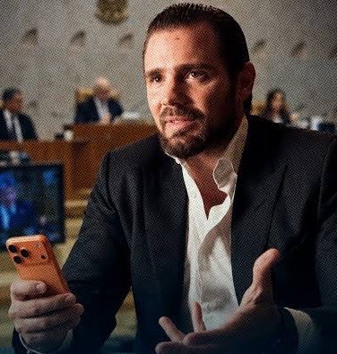 NewsLiberdade's tweet photo. 🚨URGENTE - PF envia aos ministros do STF contrato de advocacia entre Vorcaro e a “Turma do KN”, que seria Kassio Nunes, no valor de R$ 417 milhões, com objetivo de destravar ação de precatórios, revelou Metropoles https://t.co/NJFndU8S0r