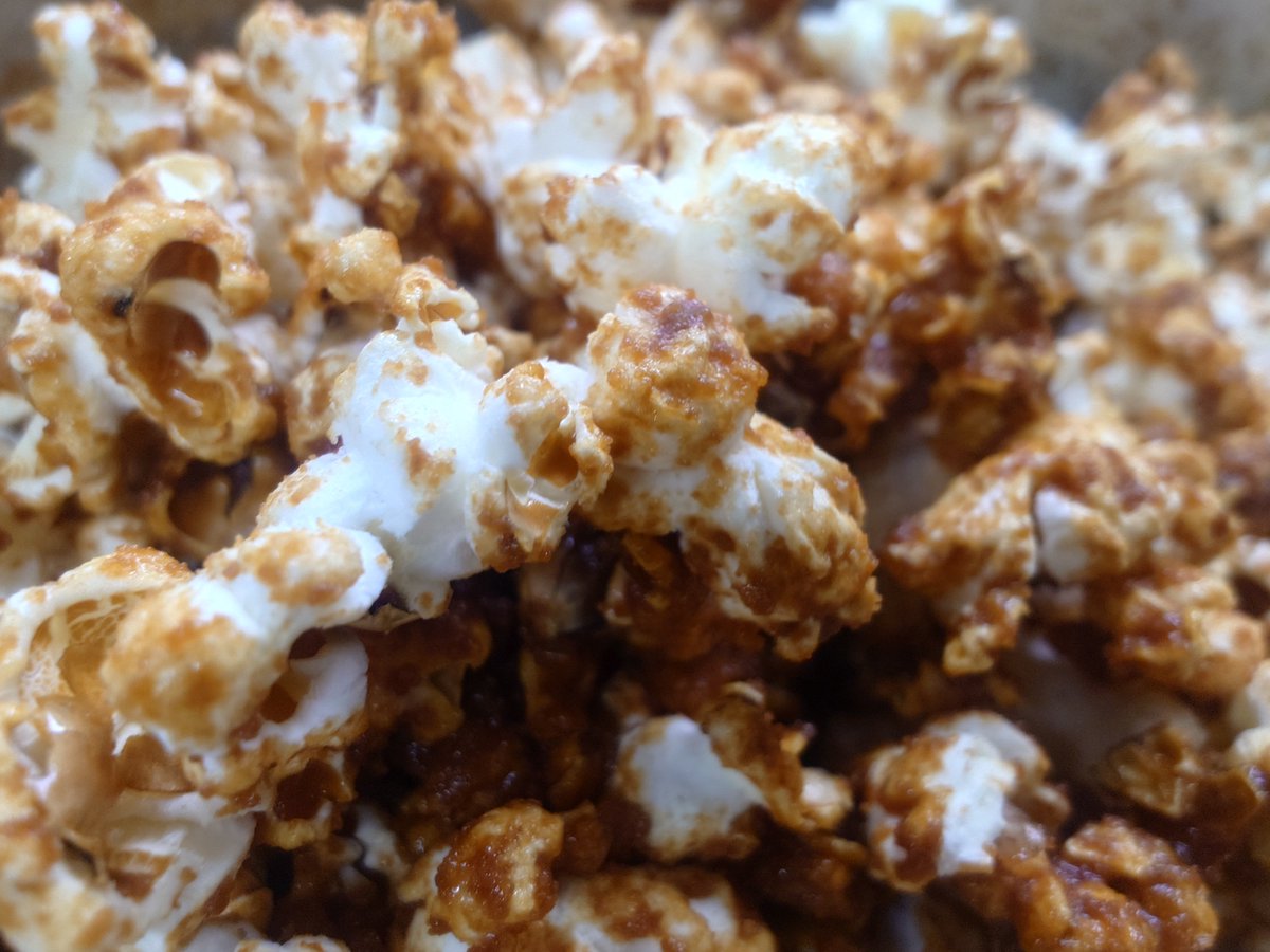 jirou_reality's tweet photo. 小腹が減ったのでポップコーン作った〜🍿
塩キャラメルとガーリックトリュフ味の2種類✨うまっ(๑'ڡ'๑)୨♡ https://t.co/DhloHxsRO6