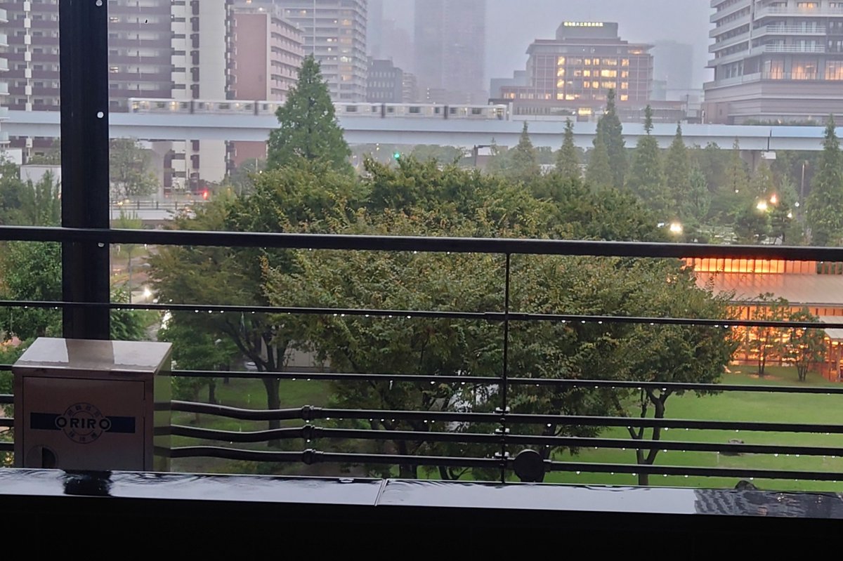 dolphine_20's tweet photo. 9月21日㈪、雨。
映画「#踊る大捜査線NEWメトロポリスを駆け抜けろ！」を観てきた。ドラマと映画をずっと観てきただけに、織田裕二さんを始めキャストの皆さん、お台場の歴史など、色々振り返ることができた。東京の見どころがたくさん。
映画館も満席に近く、入場特典もゲット！
#いまそら
#イマソラ https://t.co/SssipWzq4J