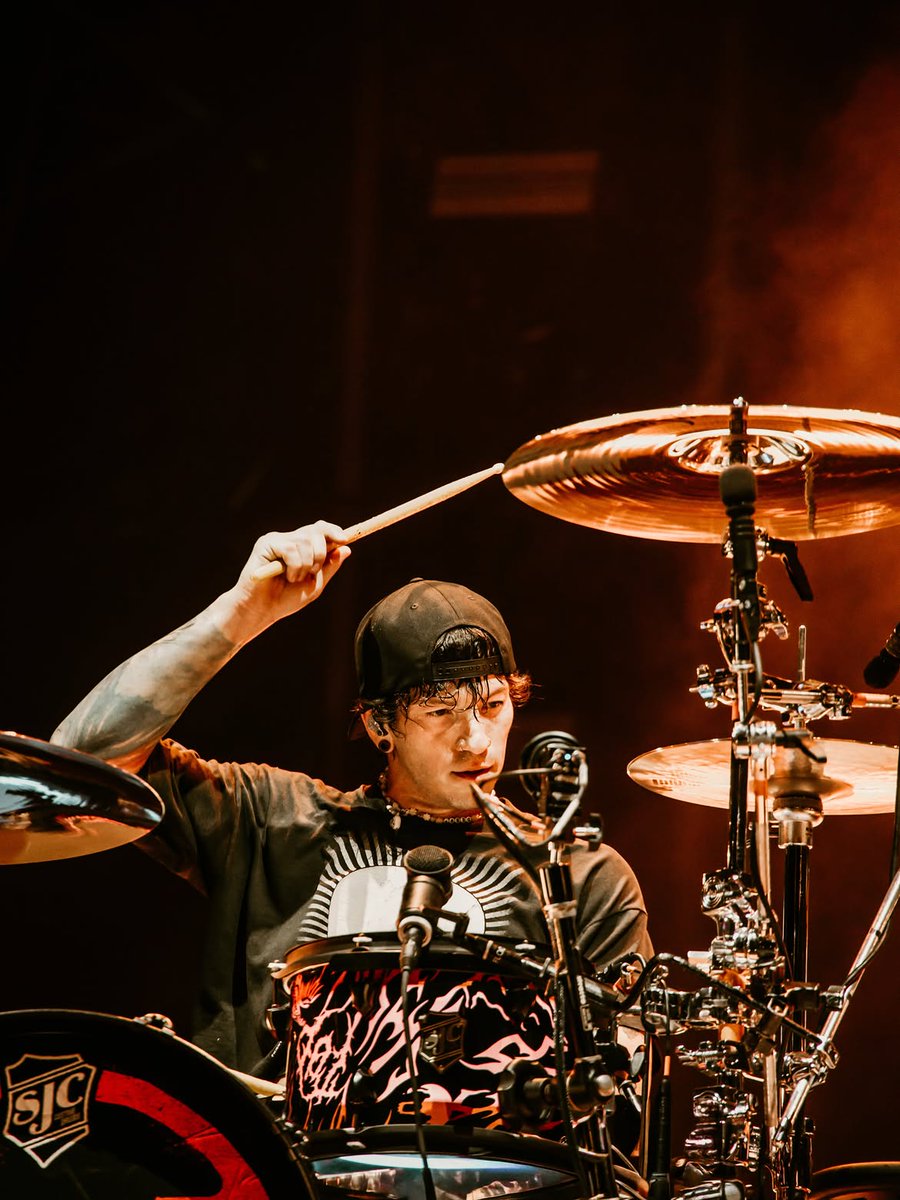 TOPUPDATERS's tweet photo. Twenty One Pilots at Shaky Knees last night via earleysphoto on Instagram https://t.co/u1yrTeD3kX