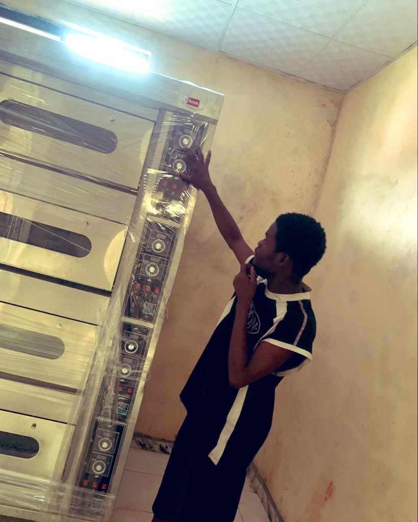 desnothecreator's tweet photo. So guys after serving my boss for 28 yrs
I decided to start my own bakery,this is the first machine i bought 
Say a prayer for me https://t.co/xhhjbyAAvi