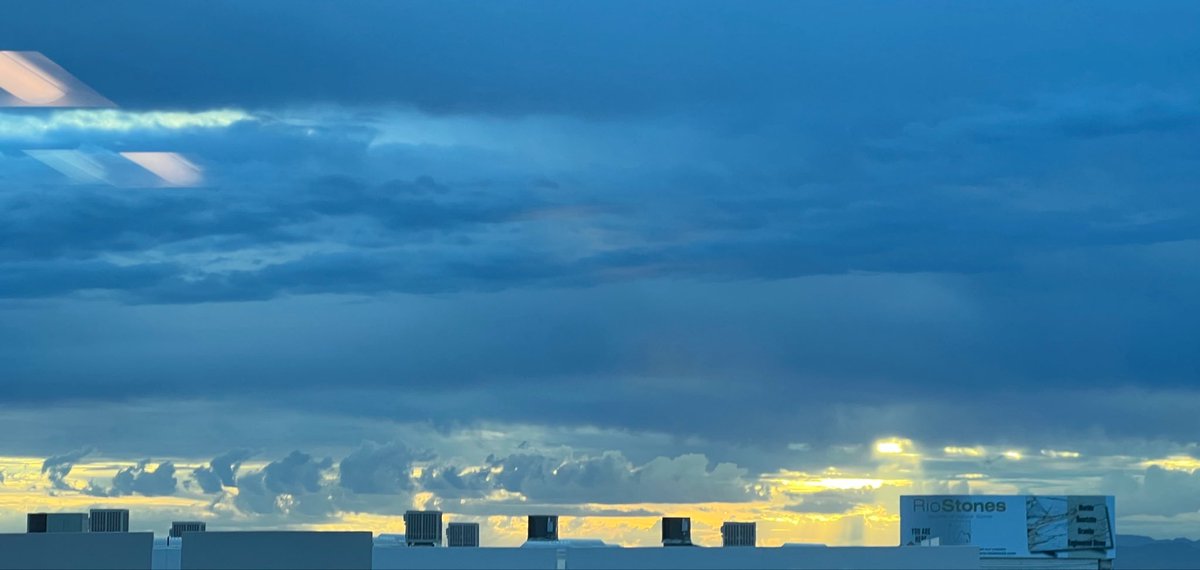 elguerolanchero's tweet photo. #cloudy #vegas #wx #nvwx #lvwx #weather The views this morning from Vegas https://t.co/pEuD8jM9c9