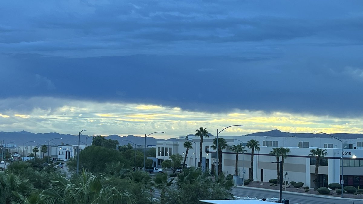 elguerolanchero's tweet photo. #cloudy #vegas #wx #nvwx #lvwx #weather The views this morning from Vegas https://t.co/pEuD8jM9c9