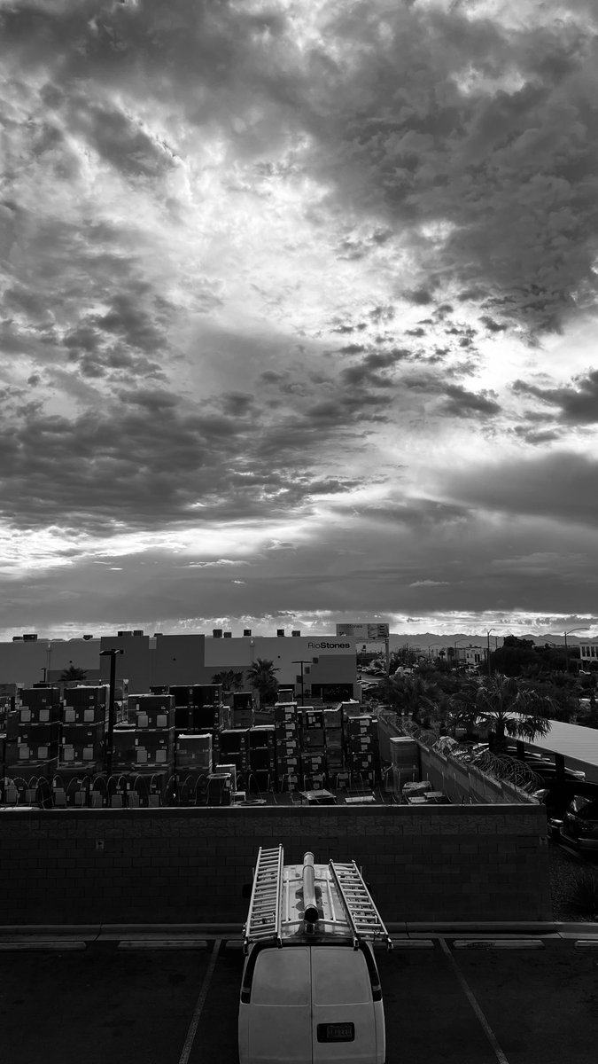 elguerolanchero's tweet photo. #cloudy #vegas #wx #nvwx #lvwx #weather The views this morning from Vegas https://t.co/pEuD8jM9c9