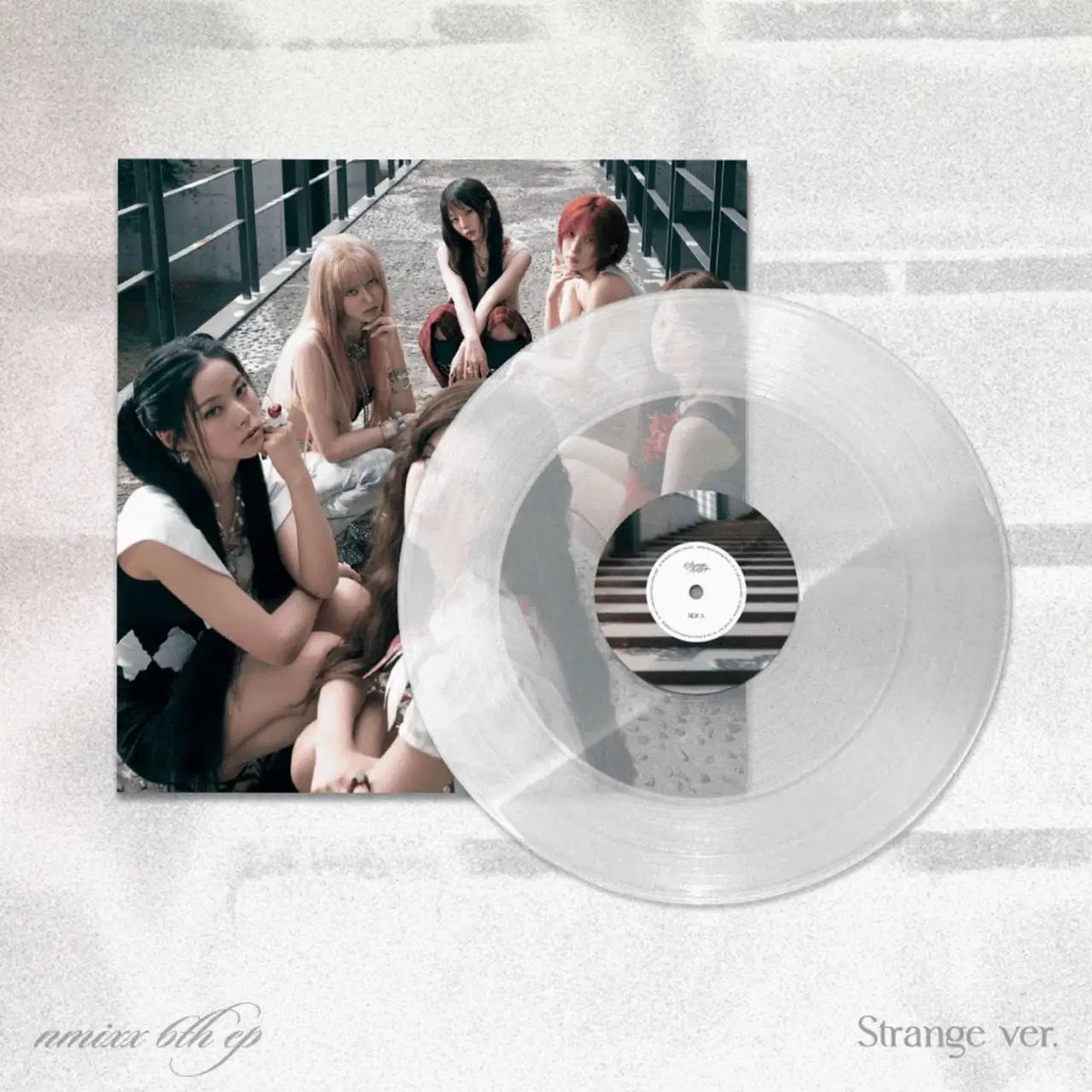 nmixxpics_'s tweet photo. NMIXX “Strange Muse” USA EXCLUSIVE VINYLS.

EXCLUSIVE COVER &amp; CLEAR LP FOR U.S. RETAILERS https://t.co/1V3o2P8qKy