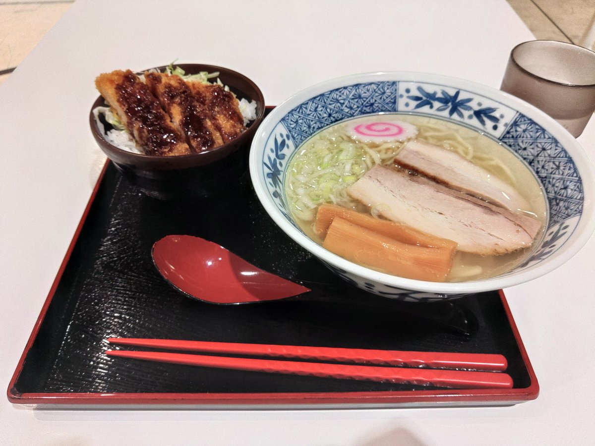 katarider_'s tweet photo. 深夜の飯テロ

夕食は食べたけど、この時間まで起きてて小腹が空いてきたソコのワルい子向け https://t.co/fF2TFIFGx6