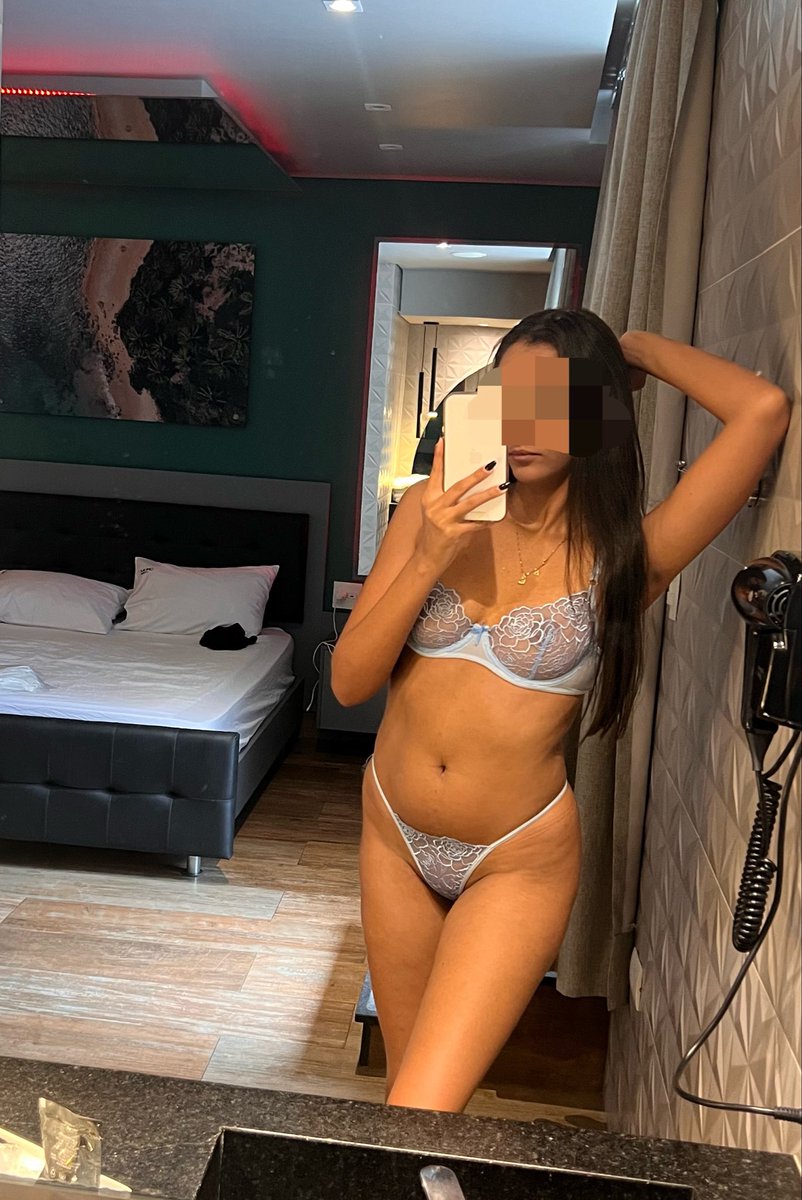 Julialinss26's tweet photo. Eu sei vc tem dias puxados no serviço, com certeza está precisando de um relax 😏, me chama 🔥 https://t.co/lWeLKZIp6F