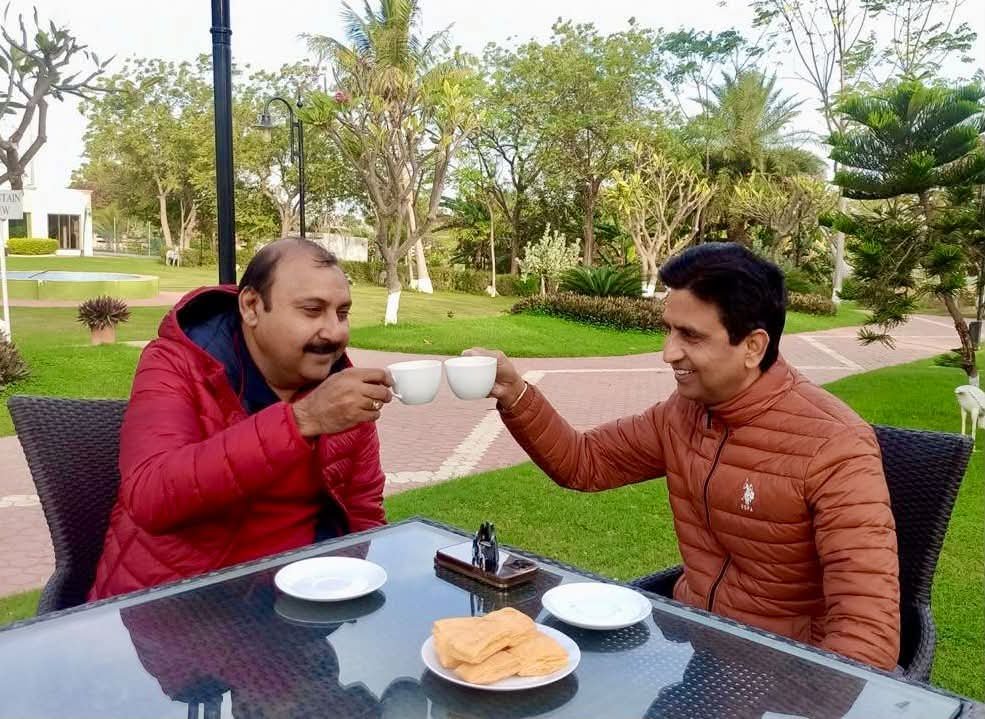 sisterofsuraj's tweet photo. @DrKumarVishwas
#nationalteaday ☕
#dosti n #tea goes hand in hand !!
Photo courtesy @rameshmuskan ji. https://t.co/LDTYzR6qO2