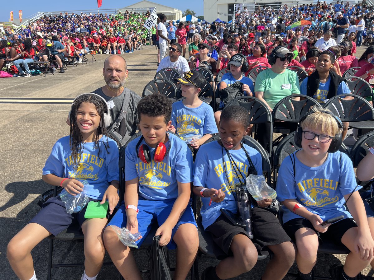 VBFairfieldES's tweet photo. Fifth-grade students had a blast at the Oceana Air Show this past Friday! #WeAreVBSchools @vbedfound @vbschools #FutureReadyStudentsAtVBCPS @VBFairfieldPTA https://t.co/ZXhCoCm9k1