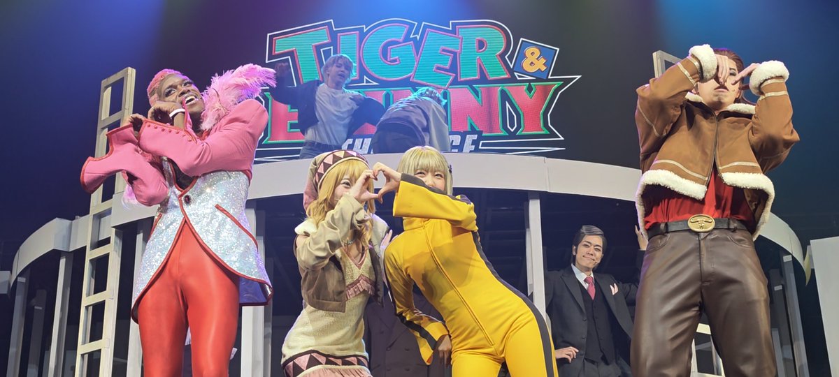 hallloweeenn's tweet photo. 懐かしのタイバニ観てきた！
１クールが上手くまとまってて最高で、皆素敵なヒーロー😂
カーテンコールシェアさせていただきます😭
#タイバニ #tigerbunny #舞台タイバニ

https://t.co/A6QBN5pZwf https://t.co/MAyVSVyq0v