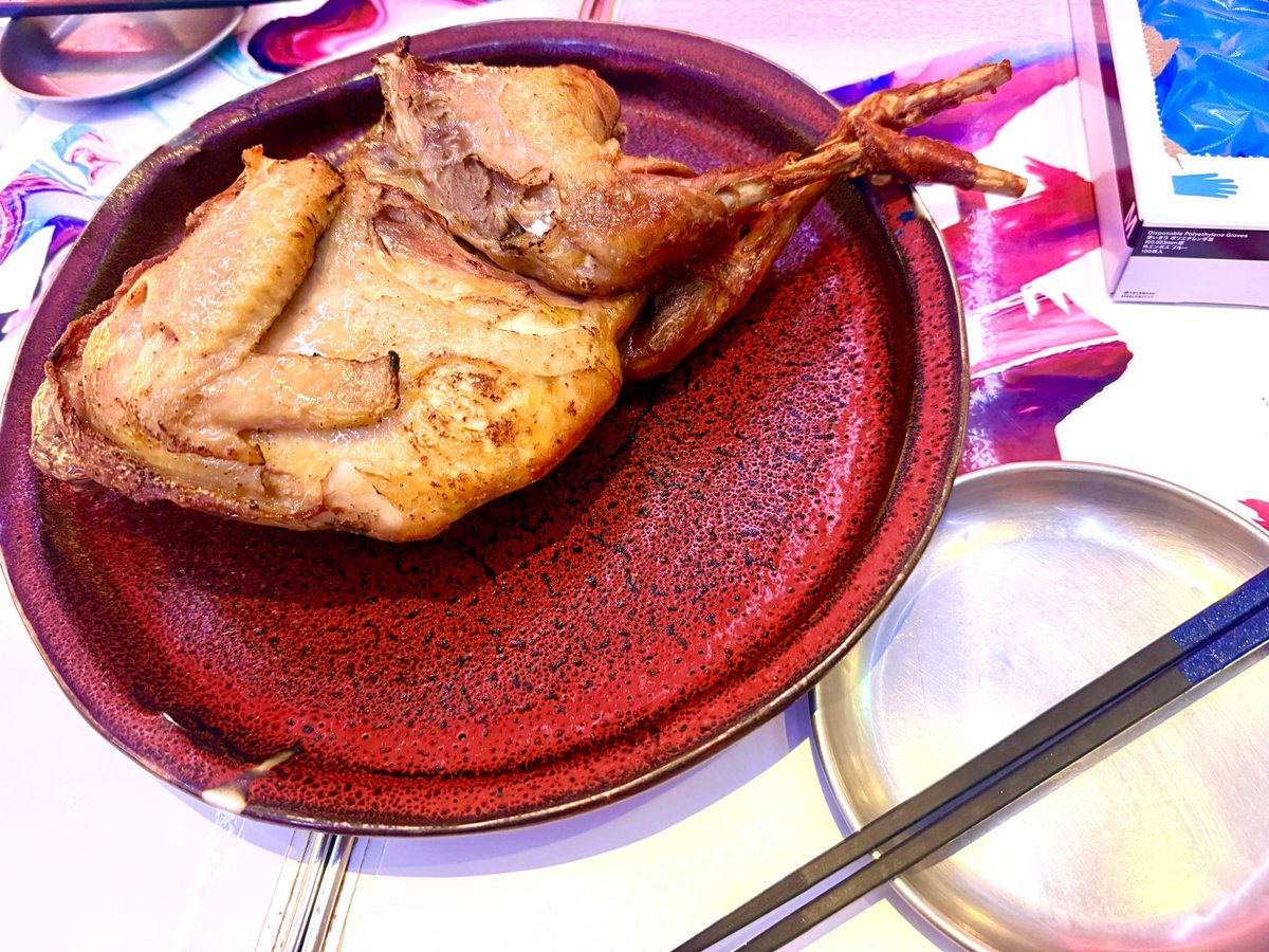 rososesisara's tweet photo. #鉄鍋のジャン米とサーカス
つい最近アニメから知ったニワカですが今期の中で1番面白くて、再現メニューも面白そうだなと思って🎪頂いたのは作中気になってた羊の脳味噌茶碗蒸し&amp;母子焗鵪鶉(鶏の中に鶉という中身切り開きたかったのでフルサイズ)🍽どちらも食べ易い味で美味しくて楽しい体験でした✨ https://t.co/of7zIYykip