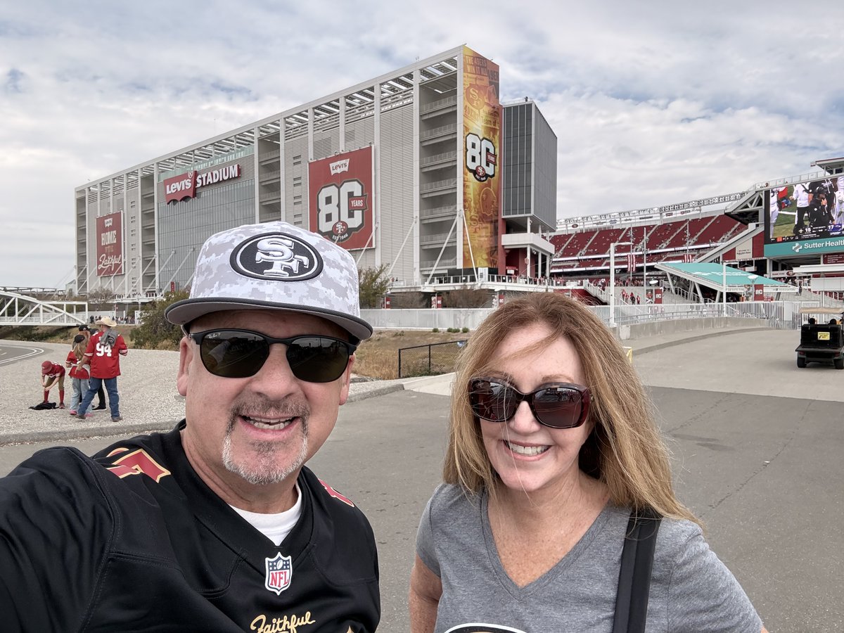 coachlillie's tweet photo. The @49ers  home opener was fan-tastic! Incredible vibes with a @USAF T38 flyover, @brockpurdy13 was on fire feeding the rock to his teammates, and the Nashville-spiced chicken in the @united club was smokin'! Lets Go Faithful!! @ButcherBoy415 @957thegame @Coach_Yac https://t.co/LBT61W6muD
