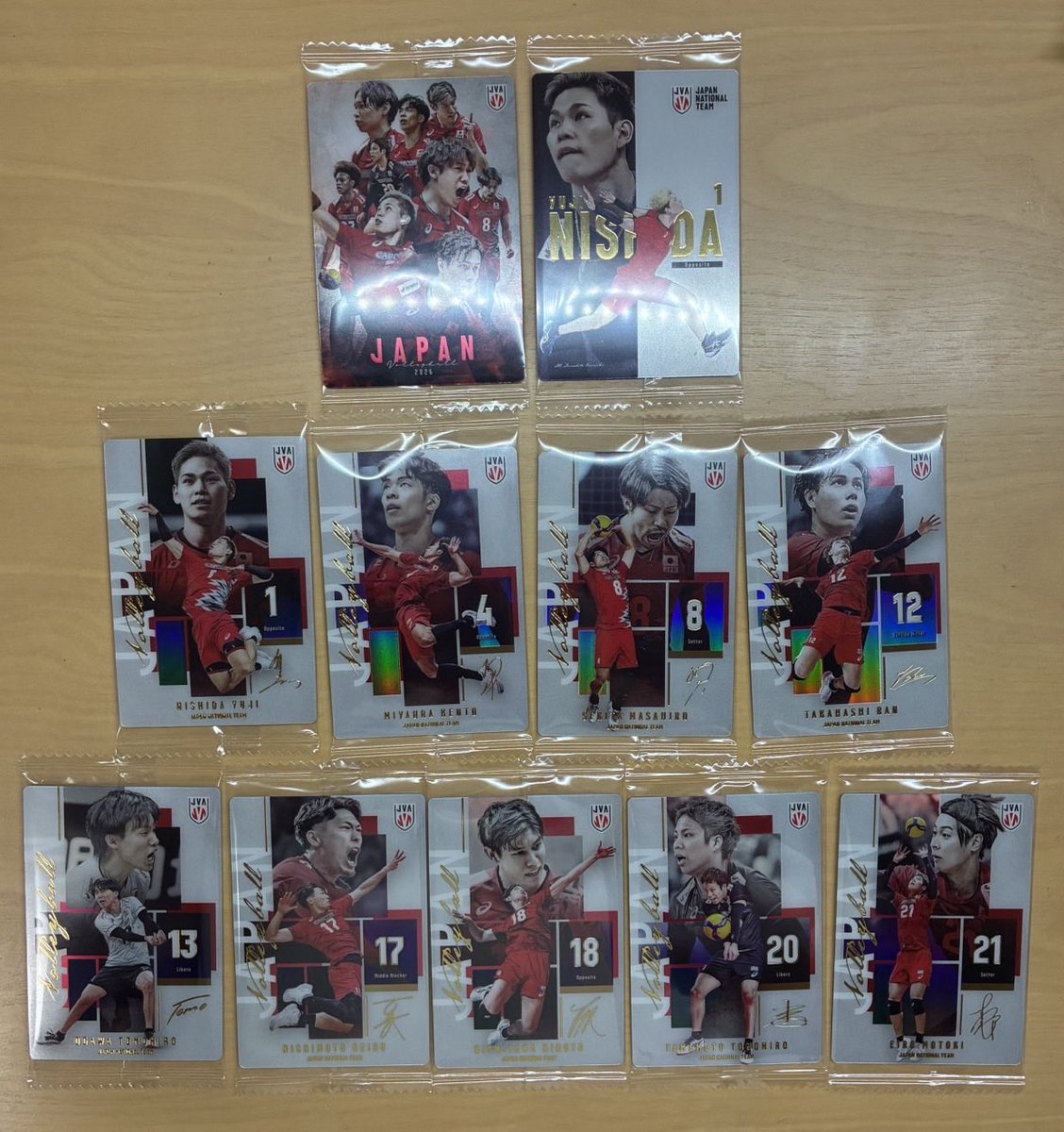 murabitoyamada's tweet photo. 【交換】男子バレー　日本代表　ツインウエハース　カード 2026

譲
SP→集合A、西田
R→西田、宮浦、関田、髙橋、小川、西本、西山、山本、永露
N→西田、小野寺、宮浦、山内、関田、富田、髙橋、小川、石川、甲斐、西本、西山、山本

求
大塚N、R(過去弾も◎)

郵送のみ。お気軽にお声がけください https://t.co/hyNOmPEtkV