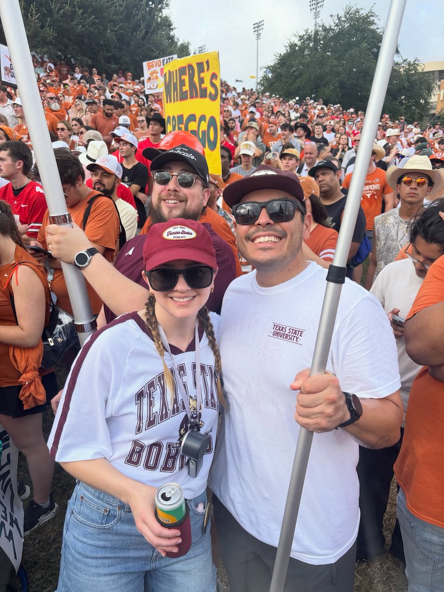 txstatealumni's tweet photo. Thank you to all of our TXST Alumni who have made sure the #OMGflag is waving on College Game Day every Saturday!

Next up ➡️ Knoxville, TN! 

If you are interested in waving the flag on College Game Day this Saturday, September 26, sign up today: https://t.co/a2wxBB6Vgd https://t.co/6cJQwY1atK
