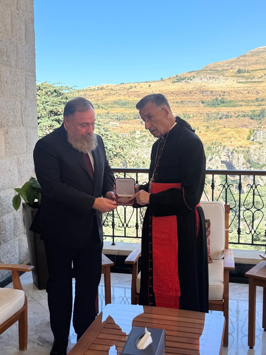 RomeroBock's tweet photo. Tuve el honor de reunirme con Su Beatitud el Cardenal Béchara Boutros Raï, Patriarca de Antioquía de los Maronitas. Conversamos sobre los profundos lazos de amistad entre México y Líbano, y la invaluable contribución de la comunidad libanesa a México. 🇲🇽🇱🇧 https://t.co/8WbXEF4oZW