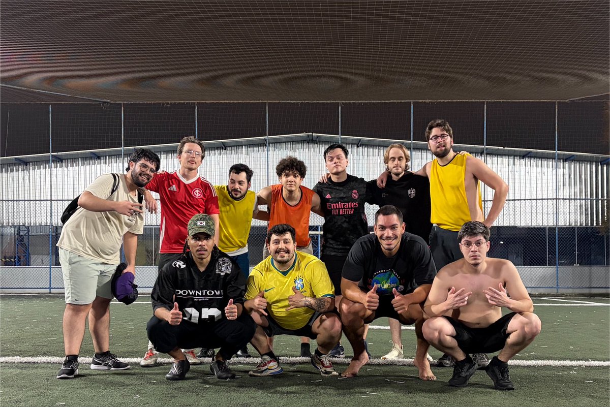 matheusvallepsi's tweet photo. Com o fim desse split no CBLOL, encerra-se também minha passagem pela @VivoKeyd, e me encontro aberto a projetos nos esports.

A ideia sempre foi, tanto da minha parte quanto da organização, construir algo olhando para o longo prazo. Infelizmente, acontecimentos fora do nosso controle fizeram com que esse plano fosse encerrado de forma prematura.

Queria deixar um forte abraço aos meus atletas das lines de LoL, Academy e CS. Obrigado pela parceria, pelo acolhimento e pela abertura para ouvirem, se engajarem e aplicarem o que construímos juntos.

Foi uma grande alegria também trabalhar com o pessoal da comissão técnica dessas equipes. Obrigado por tudo, @SMILEY_s6, @Benvi_OCE, @kkshlol, @bielzeralol e @tiobenlol. Saio daqui com uma grande admiração por todos.

Agradeço muito também à organização pela oportunidade e, especialmente, aos meus manos @supinaogamer , @Leonvllza  e @LauPedrosa_  pelo trabalho como equipe de performance. Sempre foi uma grande vontade minha trabalhar com um grupo estruturado na área da saúde, e fico muito feliz de ter tido a chance de fazer isso com vocês.

Por fim, agradeço também à torcida pelo apoio e carinho, mesmo nos momentos mais duros. Desde meu primeiro dia na VKS, deu para sentir a força e a paixão que vocês têm por essa organização, e fico feliz de ter podido fazer parte disso.

#GoVKS