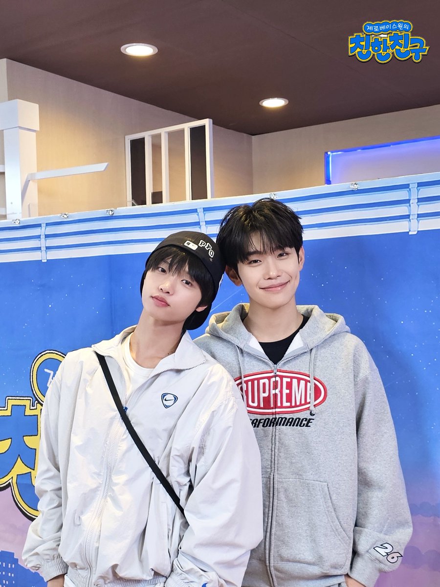mbcbf_bf's tweet photo. 💛친친💛

#제로베이스원의친한친구
#손동표 #SONDONGPYO
#김태래 #제로베이스원 #ZEROBASEONE @ZB1_official

헬스... 클라이밍.... 태권도... 복싱.....
다 좋은 운동이죠🙂👍

하지만 저는 이 운동 하겠습니다
💛🩵탤디랑 동표 사랑하기 운동🩵💛

-탤&amp;뾰 사랑하기 운동본부장 친친 https://t.co/NvFRVGeyLb