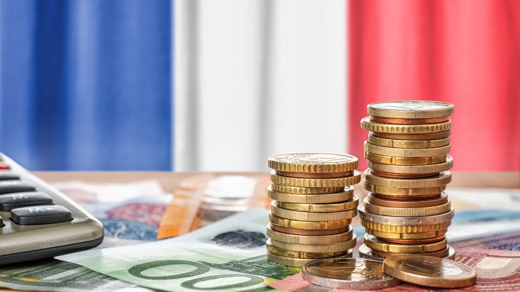 CerfiaFR's tweet photo. 🇫🇷💶 FLASH | La dette publique française devrait atteindre un nouveau RECORD en 2027, à 121,7 % du PIB, après 119,3 % en 2026. (Bercy) https://t.co/yGKGikWbLA
