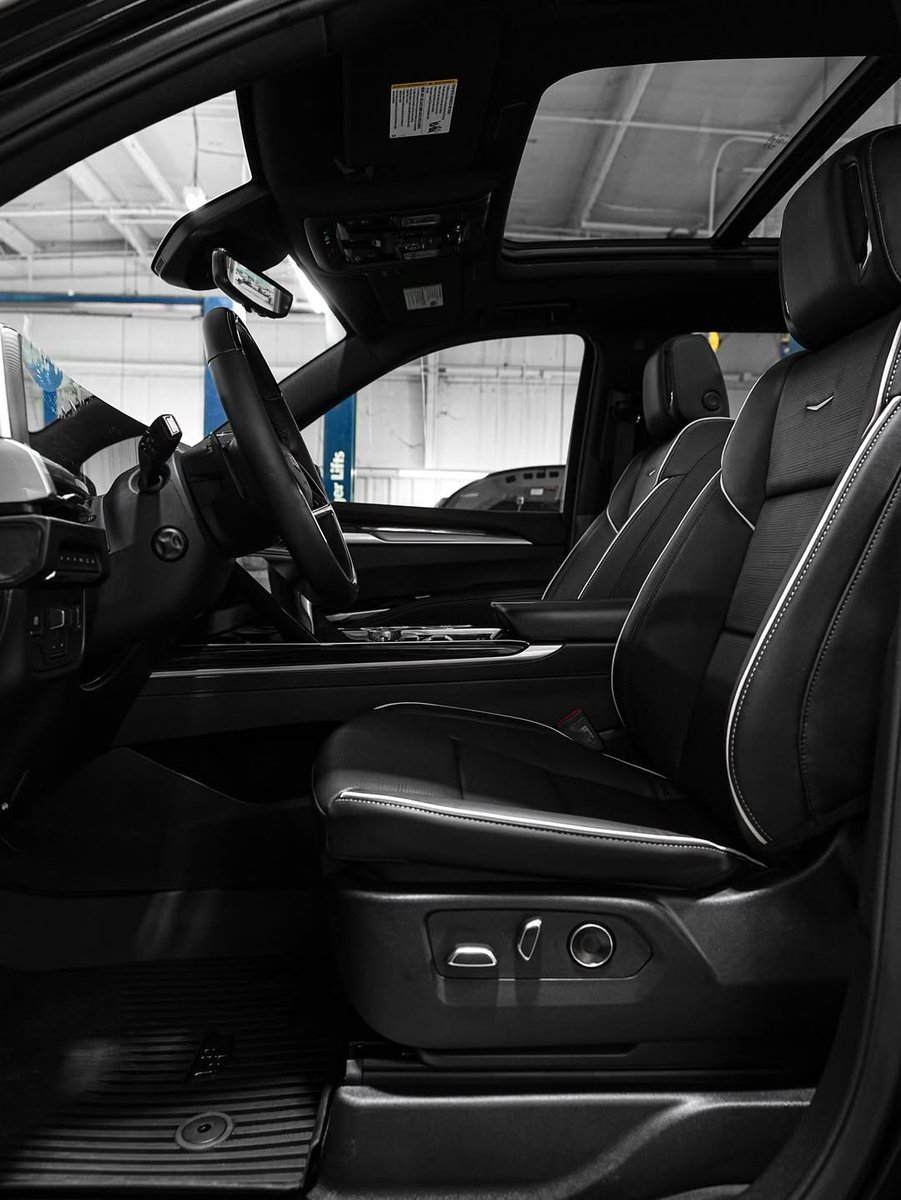 Venosier's tweet photo. CADILLAC ESCALADE SPORT 🤎 https://t.co/2ctq4SMGtd