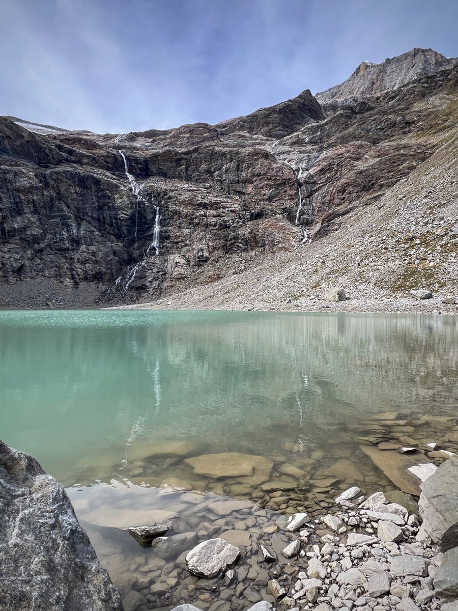 bergwelt_me's tweet photo. Wir sind wieder mal im #Puschlav unterwegs. Heute gings vom Palü-See hinauf zum Lagh da Caralin, einem noch relativ jungen Gletschersee unterhalb des Piz Palü.🤩
#Herbst #Wandern #Graubünden https://t.co/ye6NJpcTpu