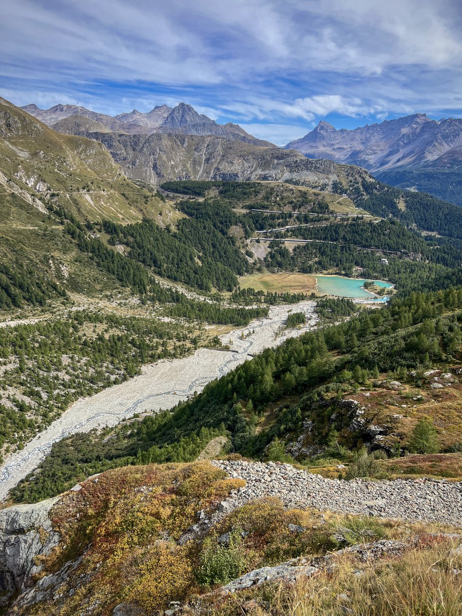 bergwelt_me's tweet photo. Wir sind wieder mal im #Puschlav unterwegs. Heute gings vom Palü-See hinauf zum Lagh da Caralin, einem noch relativ jungen Gletschersee unterhalb des Piz Palü.🤩
#Herbst #Wandern #Graubünden https://t.co/ye6NJpcTpu