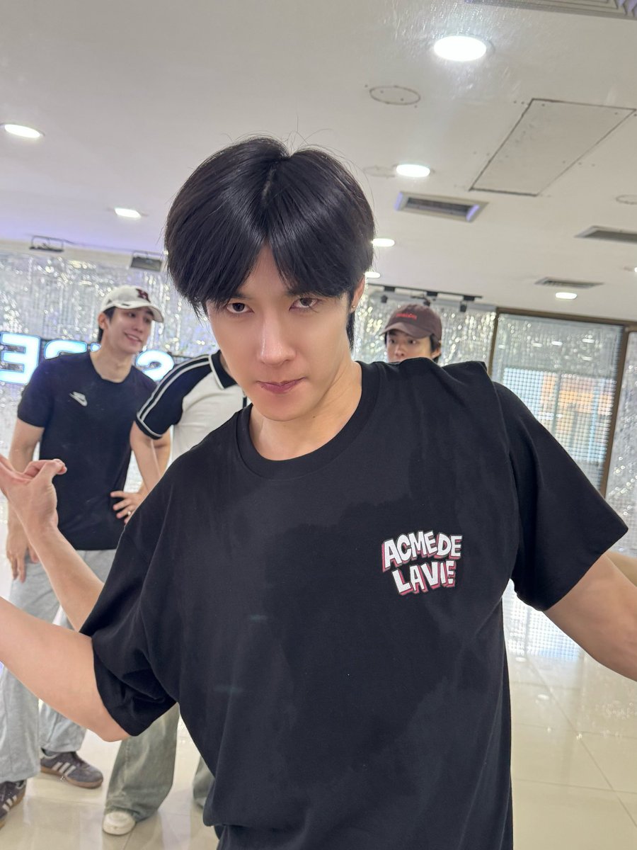 pepiyear's tweet photo. โดนตกเพราะความหล่อ อยู่ต่อเพราะความแปลก https://t.co/HAQIeHqNnV