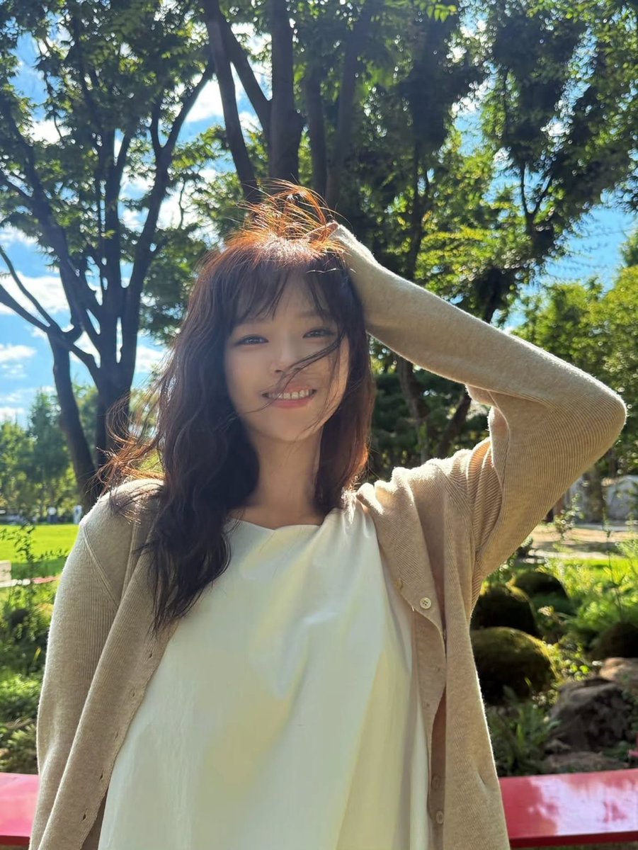 SubjectKpop's tweet photo. Jeongyeon's Instagram update

Summer👋🏻
https://t.co/JFKLqiMox5 https://t.co/kMtbN07RrI