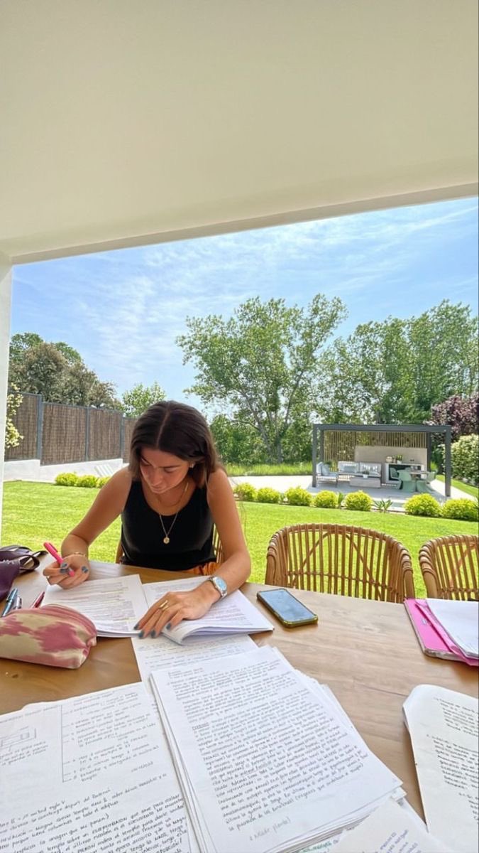 aulineboards's tweet photo. 📚 Study now, shine later. Your future self will thank you. https://t.co/ZmcXGKRk62
