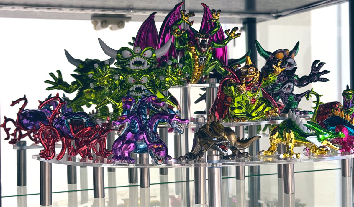 omottyann's tweet photo. メタリックモンスターギャラリー飾った！
背面の鏡いい感じ！ https://t.co/zEv1AMiITT