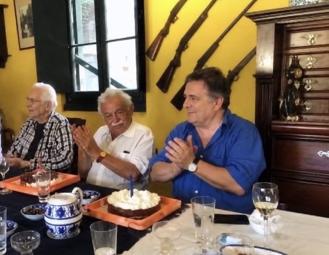 marioraulnegri's tweet photo. Nos ha dejado un entrañable amigo.
Carlos representó en sus pinturas la expresión viva de lo que sentía, sus firmes convicciones, sus valores de vida y libertad.
Gracias por la amistad que construimos. Te vamos a extrañar. https://t.co/rKWo3AEsUY