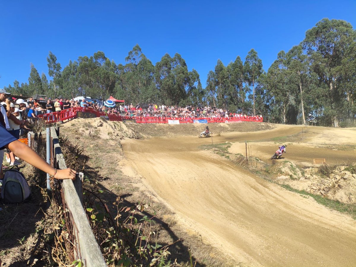 concellodeames's tweet photo. 🏆Joaquín Castro coróase como campión do Gran Premio Concello de Ames de supercross 2026 🏍️💨
Toda a ℹ️🔗 https://t.co/PzOwvuE5Uz
#GranPremio #Ames #Deporte #ConcelloDeAmes https://t.co/1T9x4DUn9S