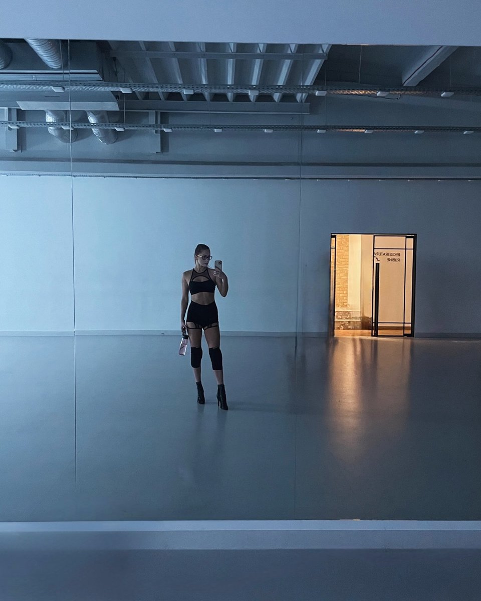 JadenBKeeling's tweet photo. Let the music guide your body and fully enjoy every moment of the dance 💃 🎶 https://t.co/yQ9byiU3Us