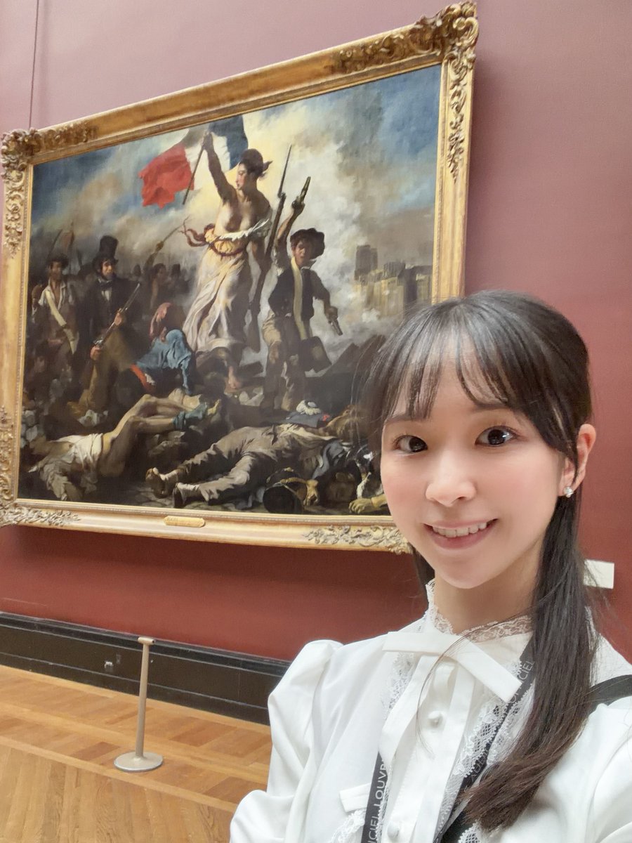 sakuramochisara's tweet photo. 高校生クイズ2015で、国名しりとりに正解し、海外進出1歩手前で絵画名を答えられず、敗退した高校生を覚えていますか？
その人は悔しさを忘れられず高校にクイ研を作り、4年後に東大王になり、11年後ルーブル美術館へその原画を見に行きました。『民衆を導く自由の女神』一生忘れません
 #高校生クイズ https://t.co/fSrwqijYkt